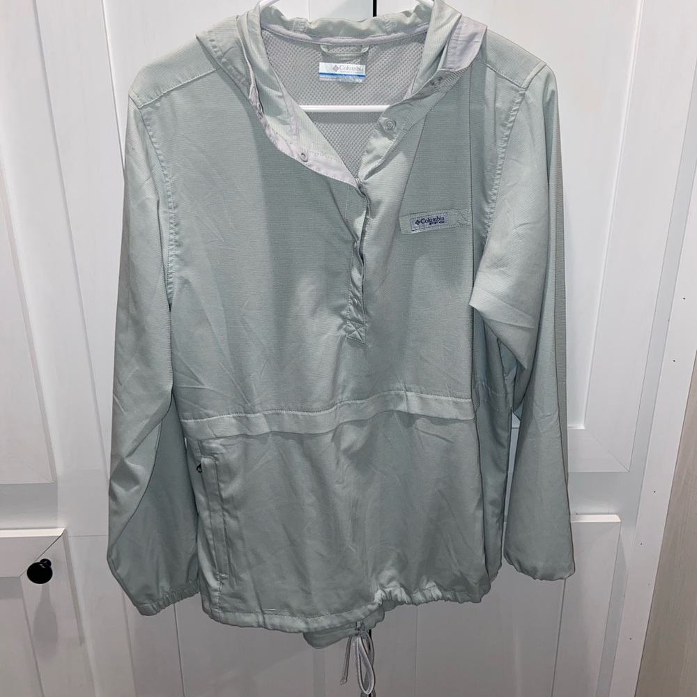 Women’s medium light weight Columbia jacket